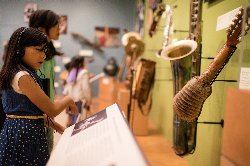 children reviewing a museum exhibit